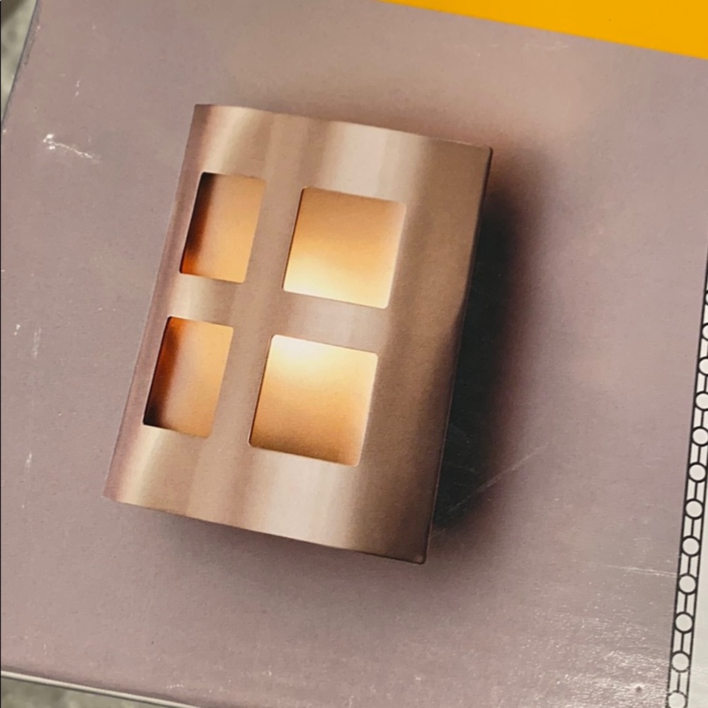 Wall Sconce - Picture 2 of 4